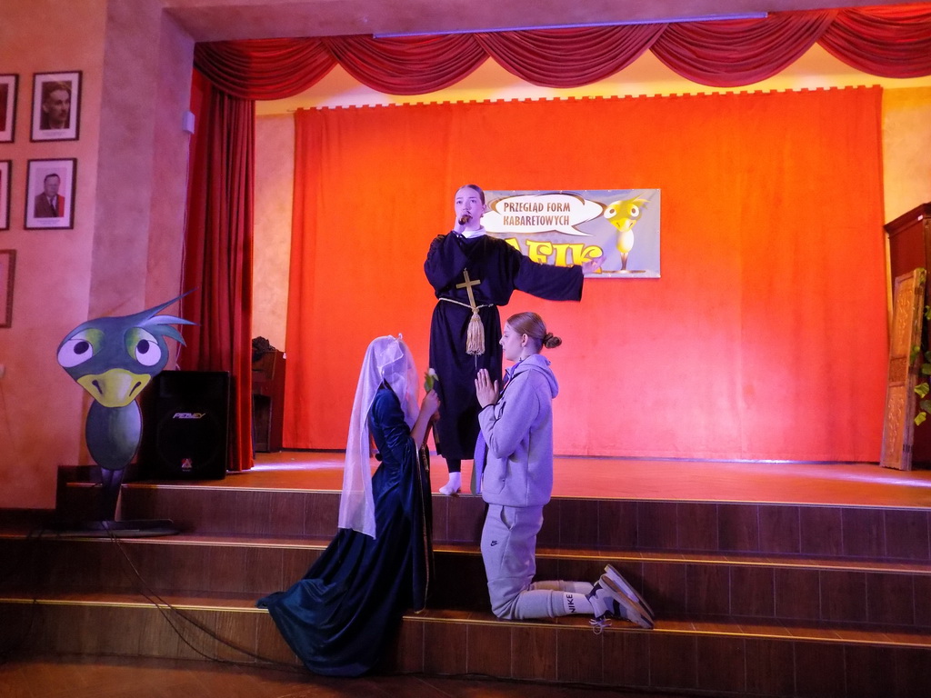 Zdjęcie Fafik 2024 (5)c4a61218-7072-4f95-8a98-3ac66ed48d21.jpg w galerii XXIV edycja Przeglądu Form Kabaretowych FAFIK